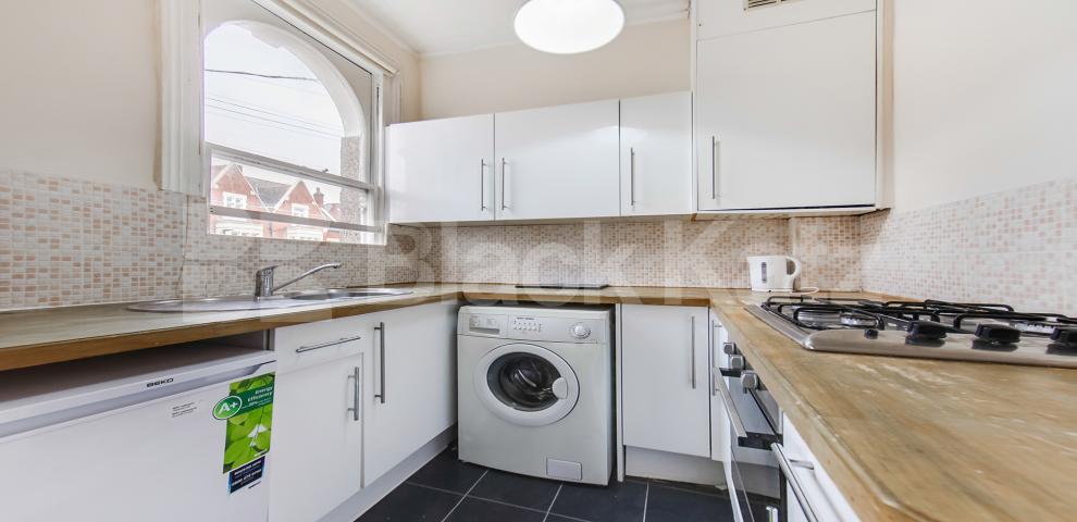 			NEW INSTRUCTION, 3 Bedroom, 1 bath, 1 reception Apartment			 Romola Road , Tulse Hill 